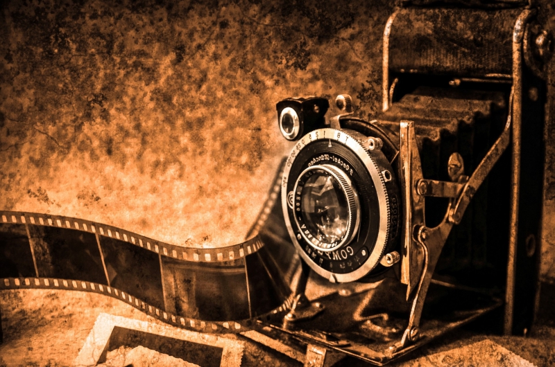 photographe-STE ANASTASIE SUR ISSOLE-min_light-wood-night-camera-photography-vintage-1245236-pxhere.com